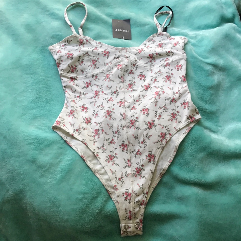 Forever 21 ivory floral print bodysuit size small